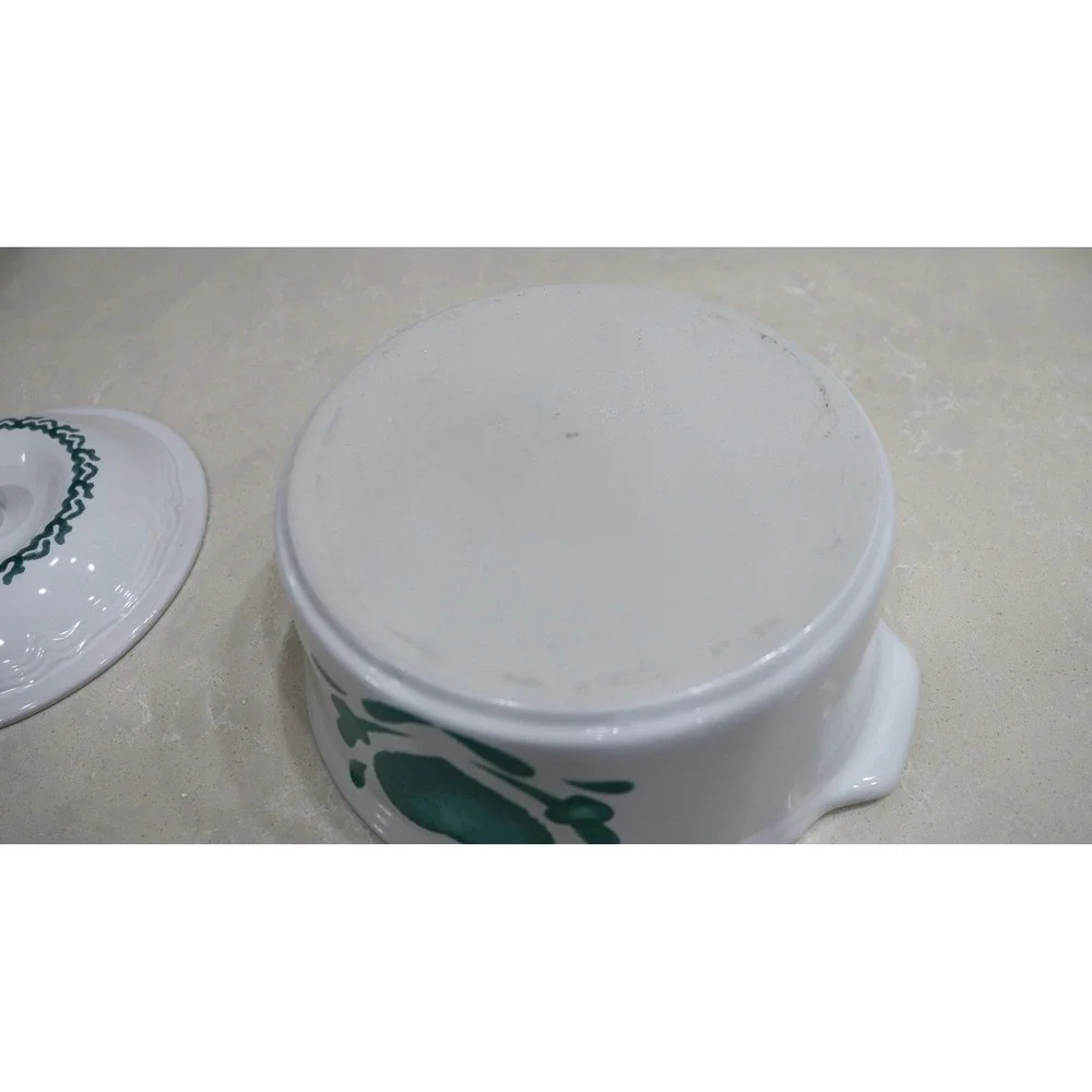 Tienshan Stoneware 2 Quart Round Casserole Dish with Lid Green Heart White
